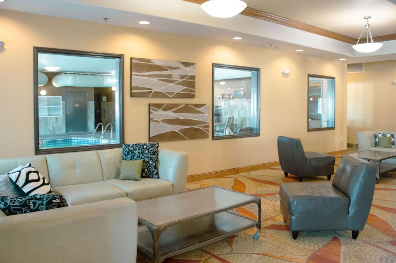 Grand Forks Lodge And Suites Εξωτερικό φωτογραφία