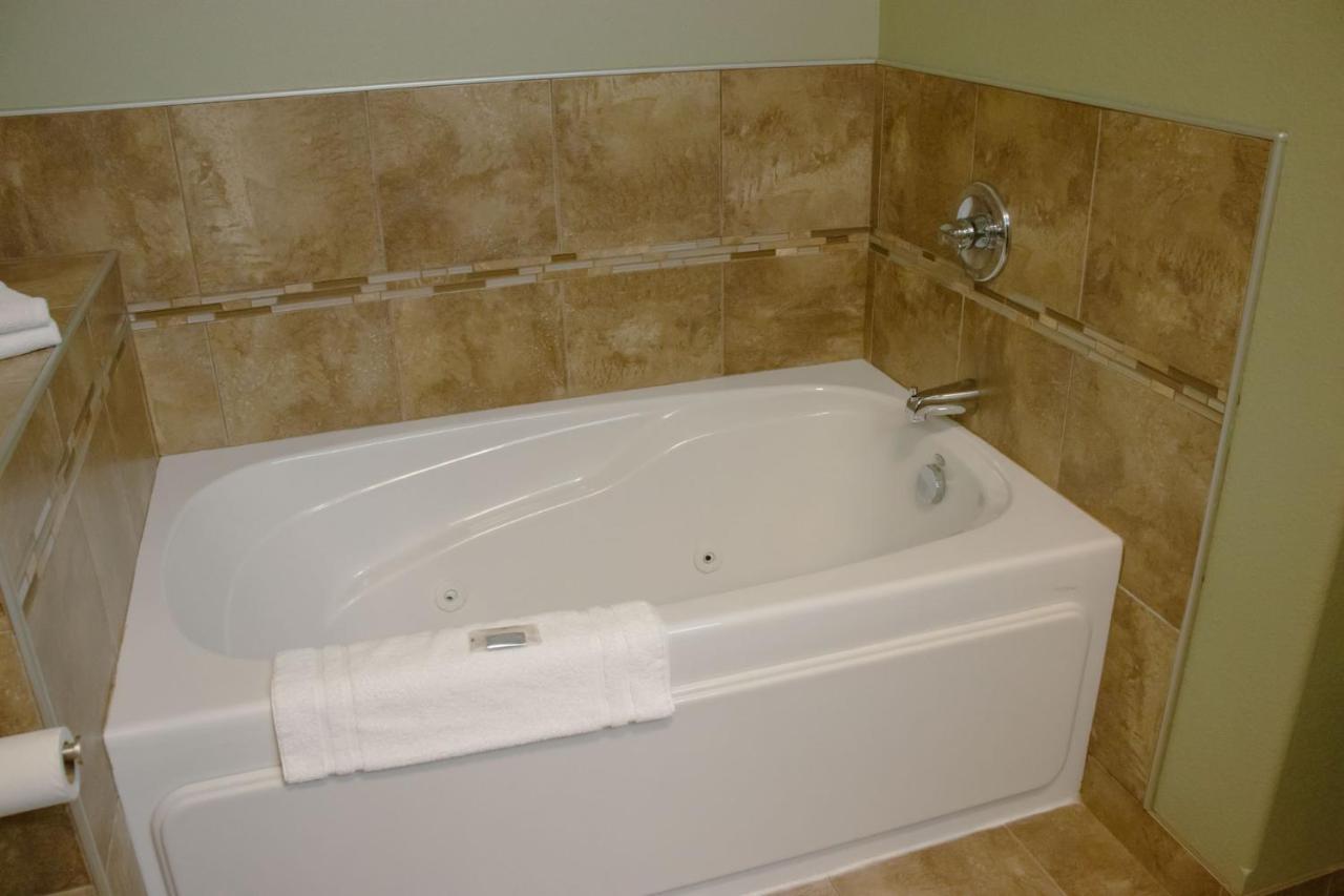 Grand Forks Lodge And Suites Εξωτερικό φωτογραφία