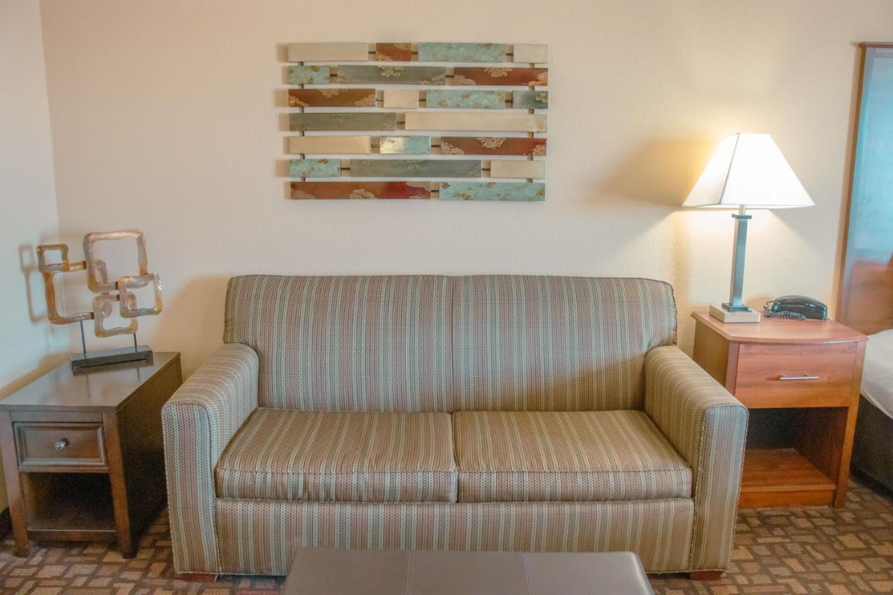 Grand Forks Lodge And Suites Εξωτερικό φωτογραφία