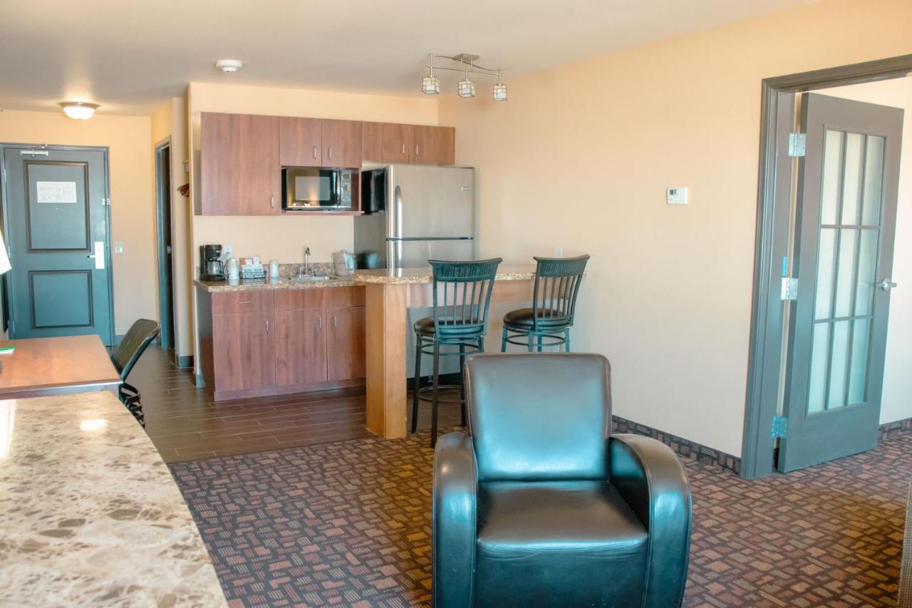 Grand Forks Lodge And Suites Εξωτερικό φωτογραφία
