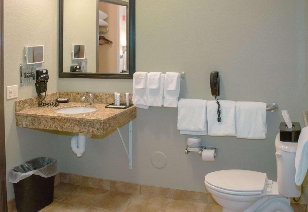 Grand Forks Lodge And Suites Εξωτερικό φωτογραφία