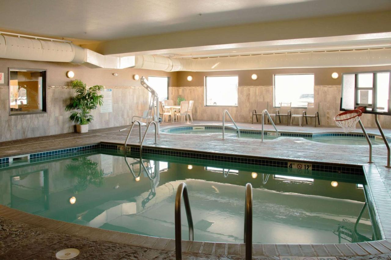 Grand Forks Lodge And Suites Εξωτερικό φωτογραφία