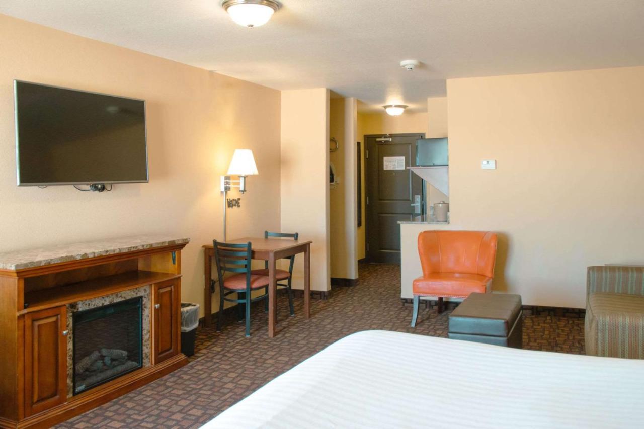 Grand Forks Lodge And Suites Εξωτερικό φωτογραφία