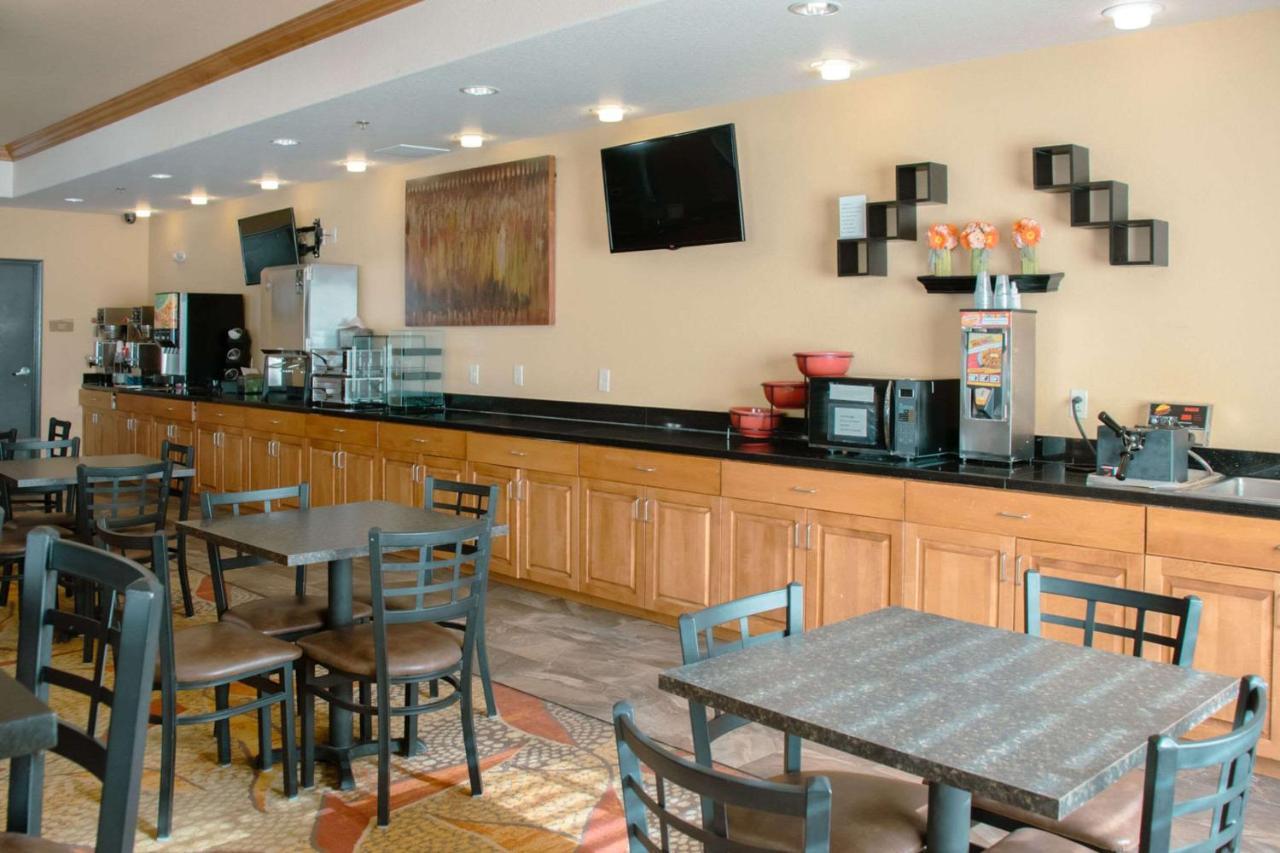 Grand Forks Lodge And Suites Εξωτερικό φωτογραφία