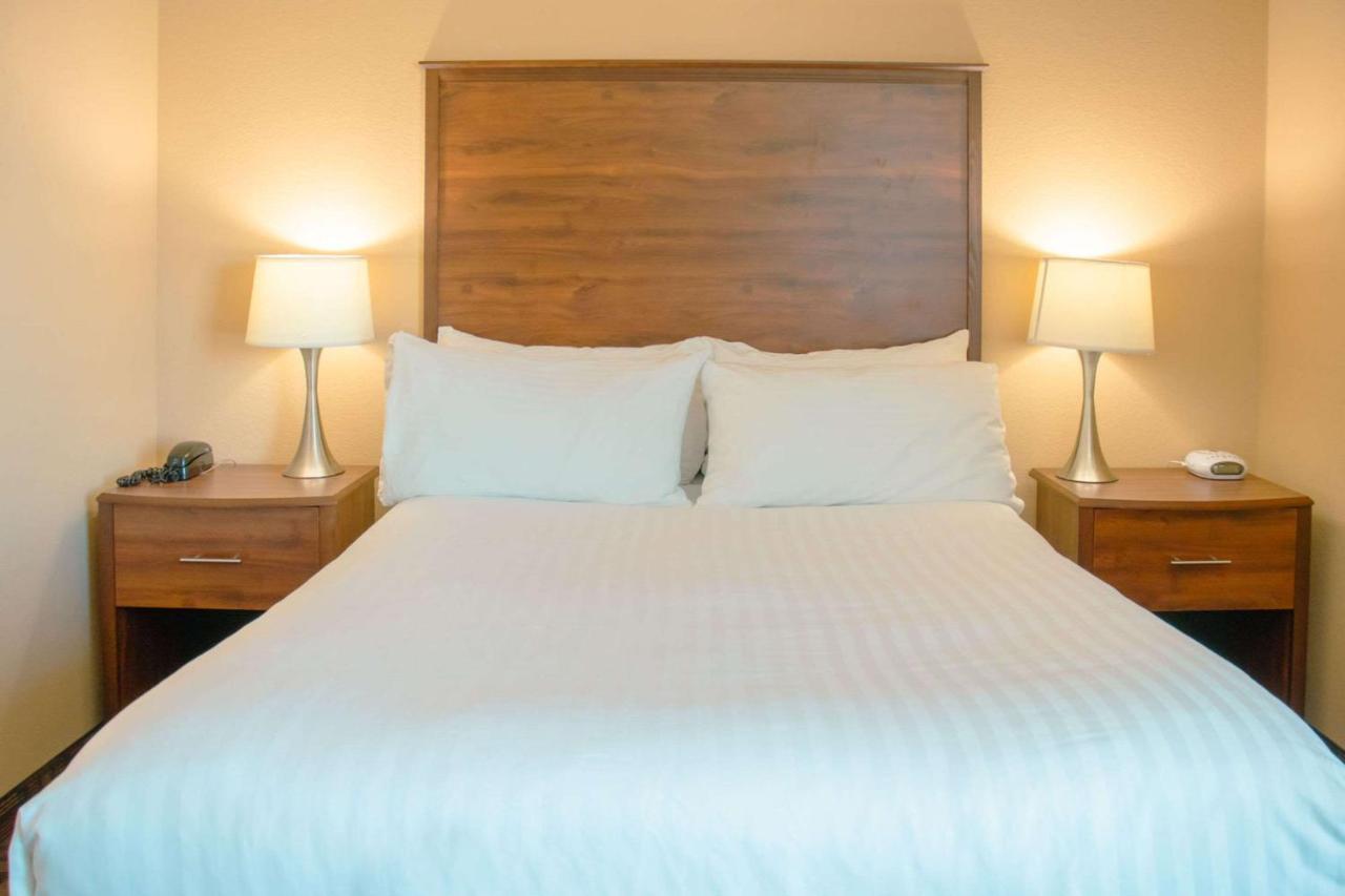 Grand Forks Lodge And Suites Εξωτερικό φωτογραφία