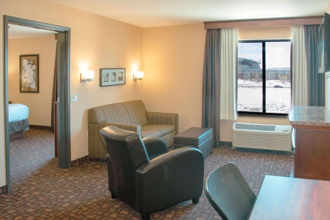 Grand Forks Lodge And Suites Εξωτερικό φωτογραφία