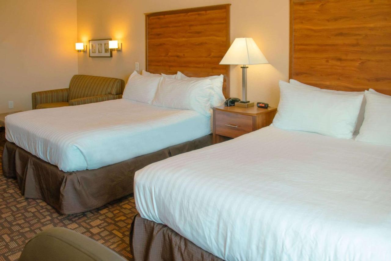 Grand Forks Lodge And Suites Εξωτερικό φωτογραφία