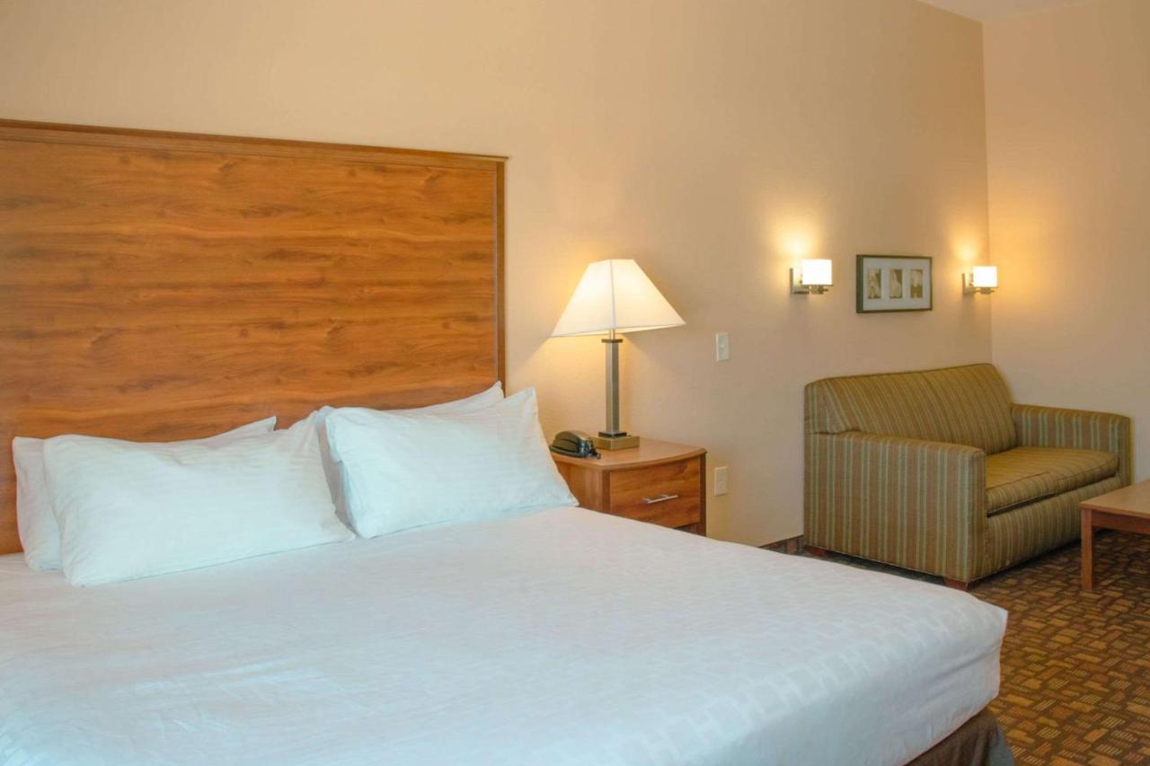 Grand Forks Lodge And Suites Εξωτερικό φωτογραφία