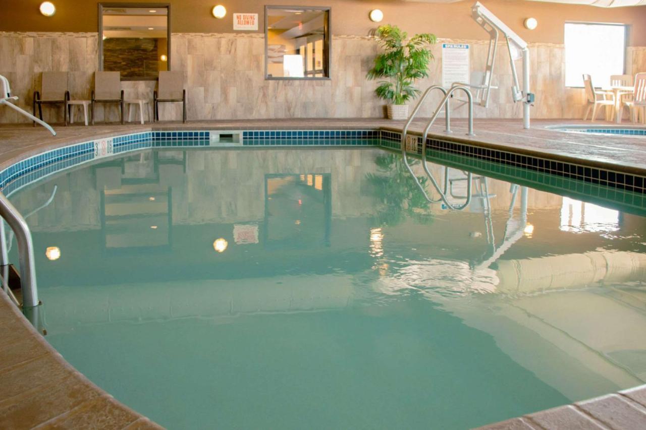 Grand Forks Lodge And Suites Εξωτερικό φωτογραφία