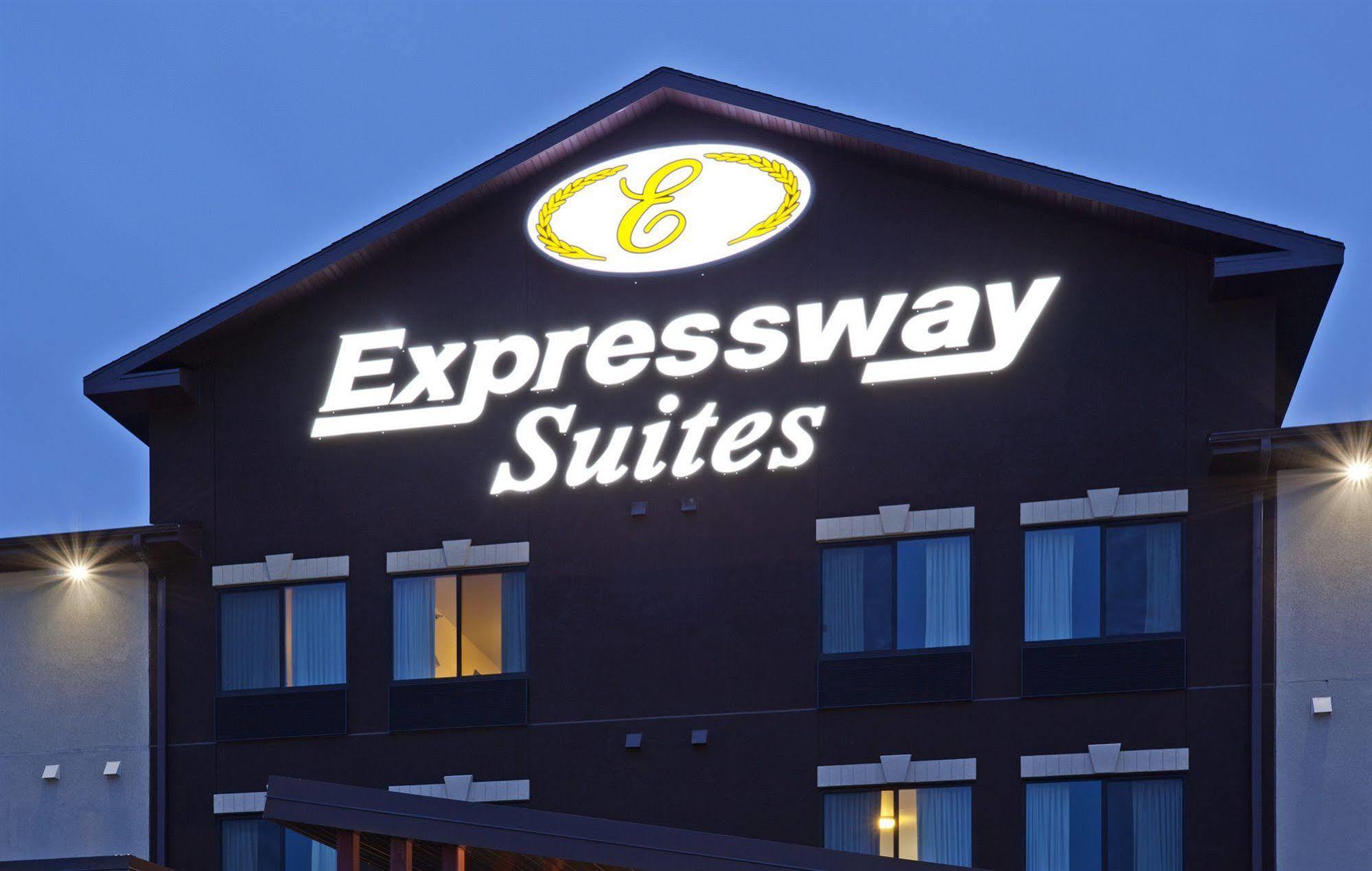 Grand Forks Lodge And Suites Εξωτερικό φωτογραφία