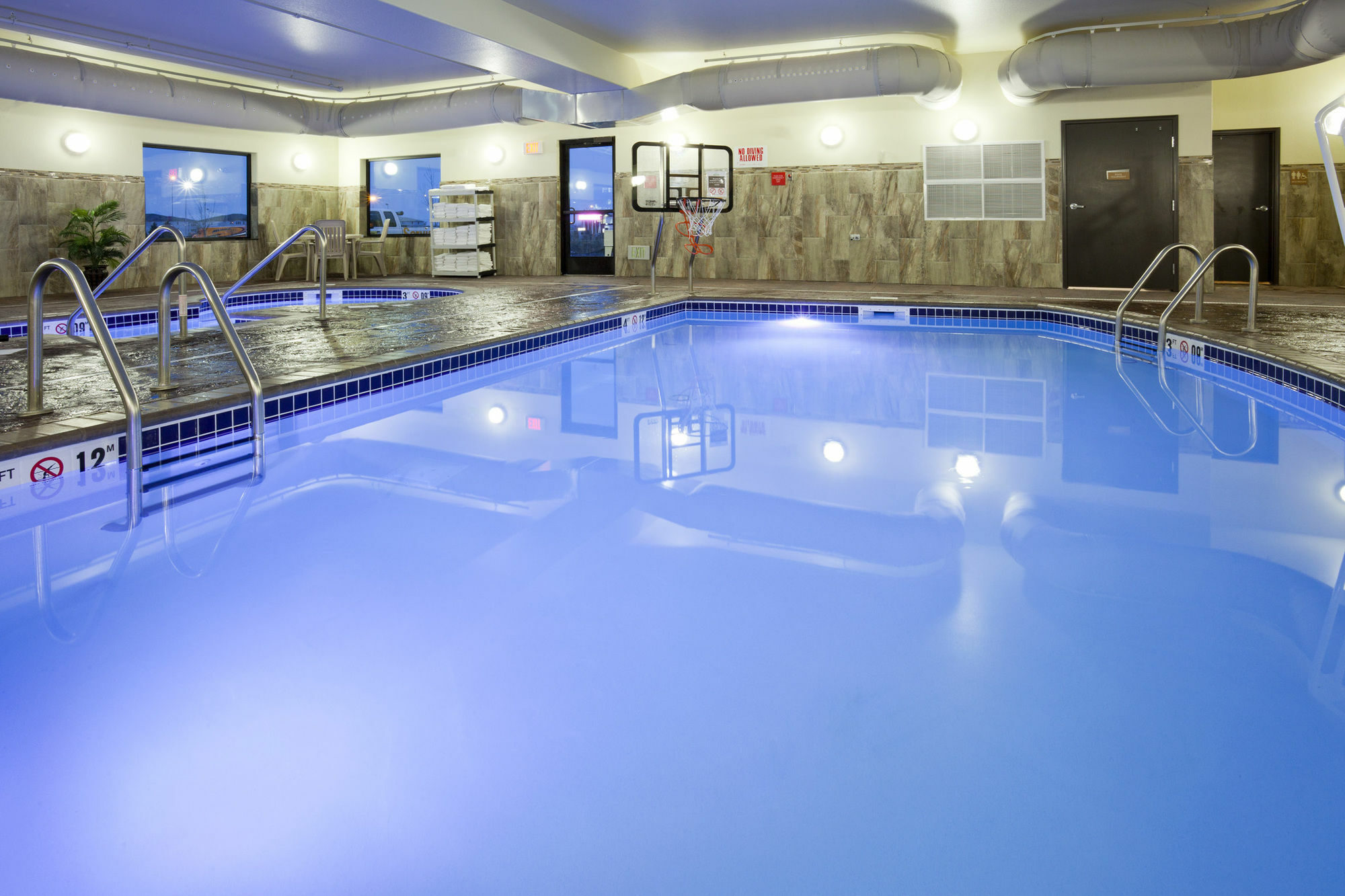 Grand Forks Lodge And Suites Εξωτερικό φωτογραφία